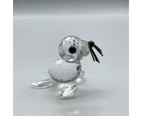 Part of the Kingdom of Ice and Snow collection figure is faceted clear crystal with black eyes, nose and whiskers. Swarovski 