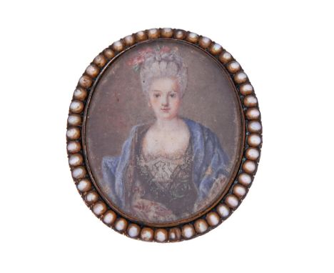 A gold brooch set with a portrait miniature of a lady, 19th c, in split pearl surround, ivory, oval, 30mm  Please note Mellor