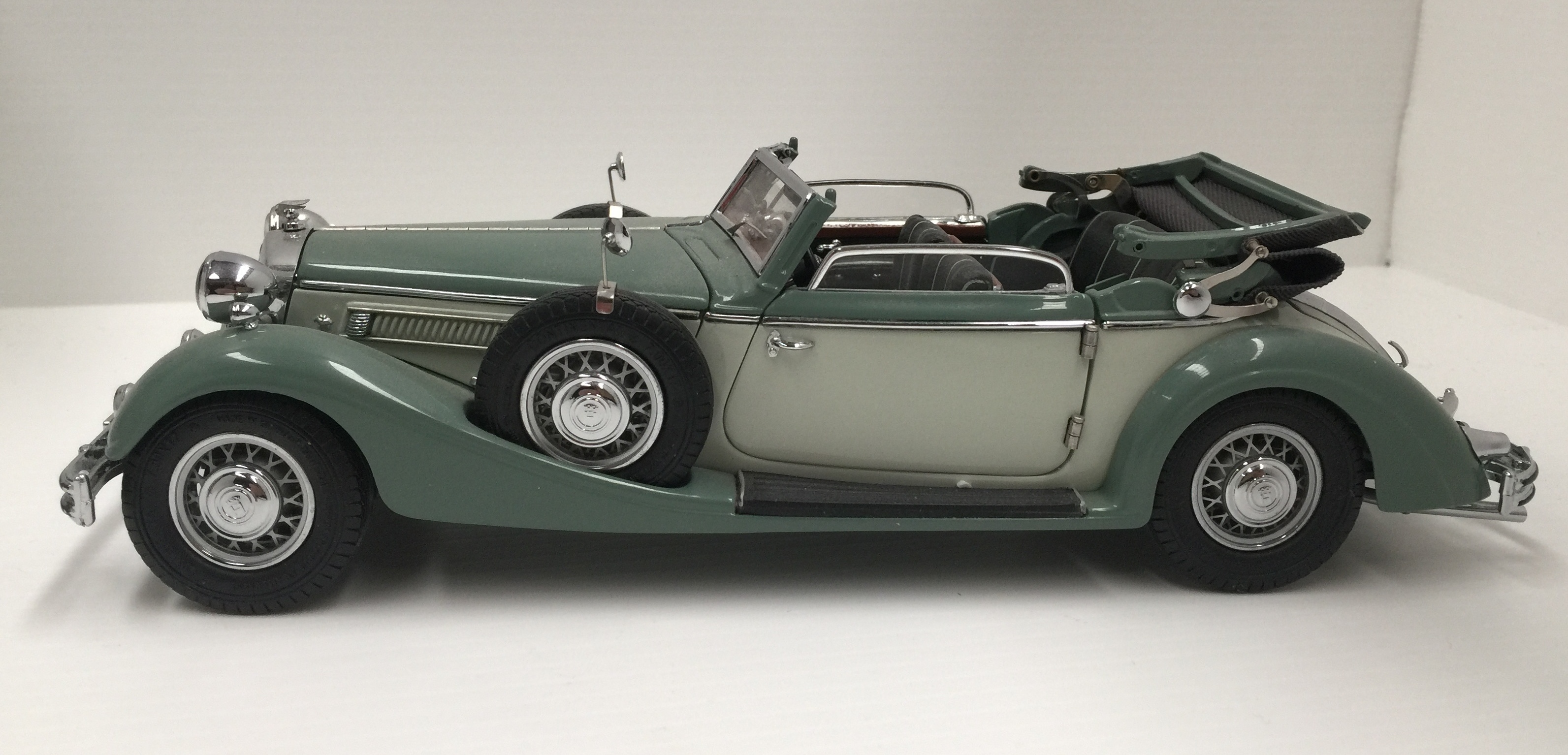 Boxed CMC diecast collectors' model car 124 scale Horch 853 (1937)