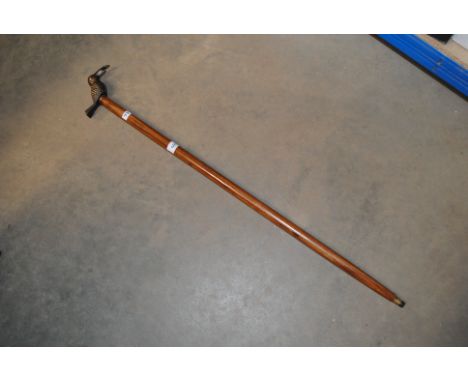 A walking stick with the handle in the form of a bird with a bottle opener (77)