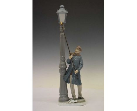 Lladro figure of a lamp lighter 5205, 47cm highAll in good oder.