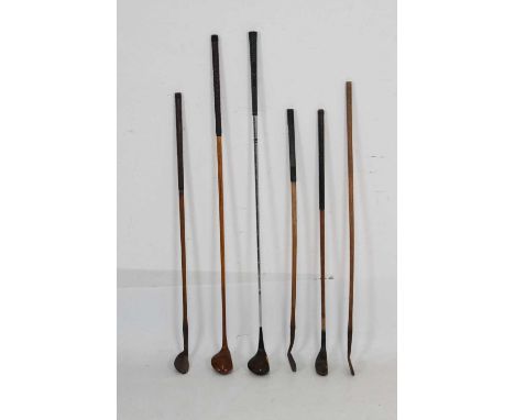 Quantity of vintage golf clubs to include; MacGregor Tawney 1, etc. 