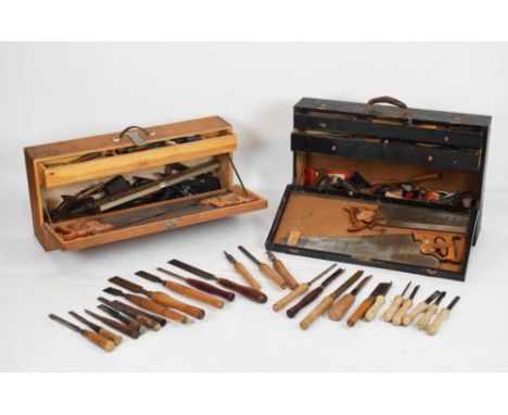Collection of vintage carpenters tools, to include wooden handled chisels, etc. (qty)