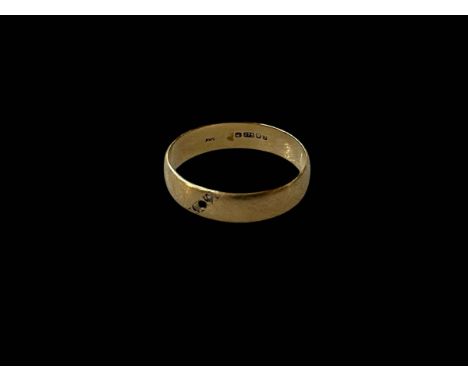 9 carat gold wedding band ring.