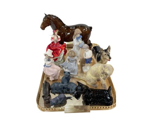 Tray lot with Nao figures, Border Fine Arts Cubist Cats, etc.