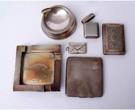 Mixed Lot: Edward VII vesta case of plain polished form with hinged and sprung cover and striker to the base, London 1901, ma