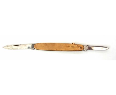 George V double folding pocket knife, Abram, Brooksbank, Sheffield and fitted with engine turned 9ct gold grips and ring susp