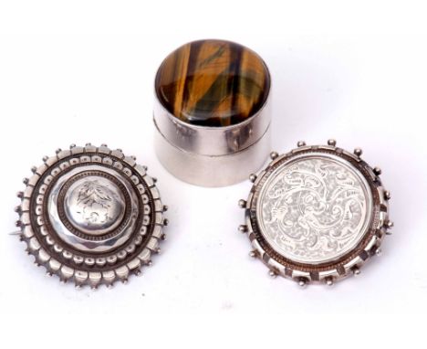 Mixed Lot: Victorian silver target brooch hallmarked Birmingham 1885, a white metal circular brooch with an engraved centre a