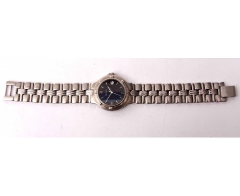Late 20th century stainless steel quartz centre seconds calendar wrist watch, Bulova, the quartz movement (unseen) to a signe