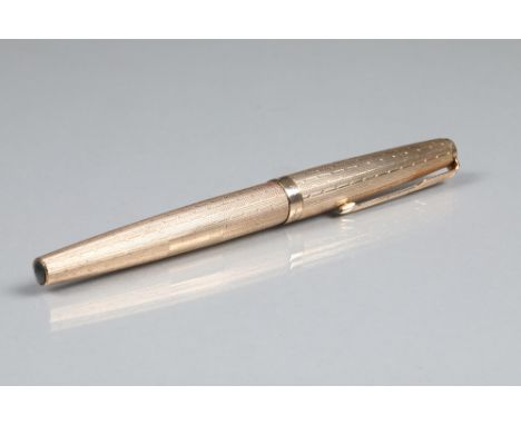 Boxed 9 carat gold Parker fountain pen, engine turned decoration, 13.5cm long Pen is in very good condition. Engraved 'Silver