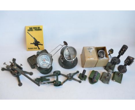 Collection of vintage military models to include a large artillery piece (MCL cast on base), a Britain's Howitzer (damaged/in