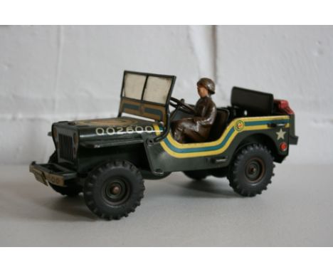 ARNOLD - an Arnold J2600 US Army 1949 jeep in green, featuring one soldier figurine. Very good condition with back seat a/f. 