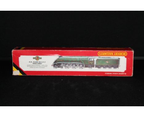 HORNBY RAILWAYS - ENGINE - an R.350 A4 4-6-2 Locomotive Mallard 60022 (E/G), 00 Gauge.