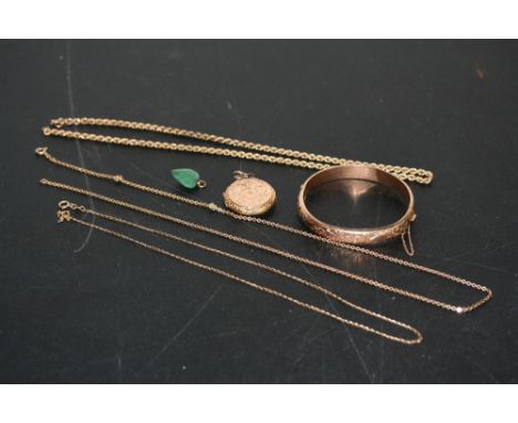 9CT GOLD JEWELLERY - a collection of 9ct gold necklace chains, a gold locket and a solid gold bangle. Lot includes a jade hea