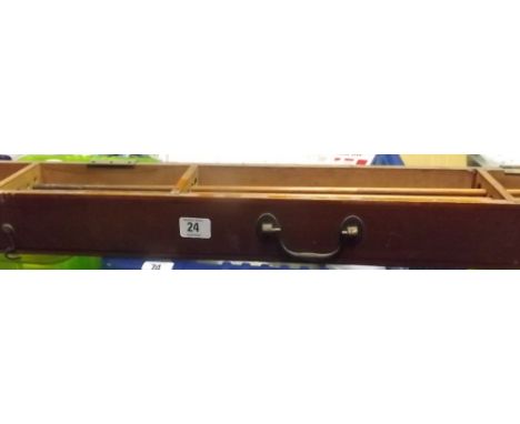 VINTAGE WOODEN ARROW CARRYING CASE, LID DETACHED (WITH VINTAGE LONGBOW ARROWS)