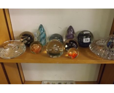 SHELF OF GLASS PAPERWEIGHTS INCL: CAITHNESS