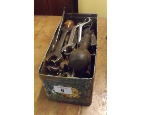 A TIN CONTAINING VARIOUS HAND TOOLS, SPANNERS, SCREWDRIVERS ETC