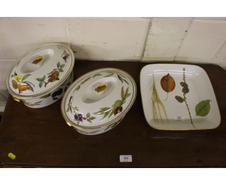 Two Royal Worcester 'Evesham' casserole dishes and a Royal Worcester 'Wild Harvest' dish