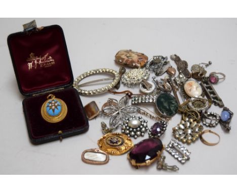 A quantity of 19th and 20th century jewellery to include a Victorian yellow metal enamel and seed pearl oval locket in origin