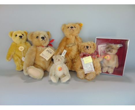 Collection of Steiff teddies including replicas of 1909 Original Teddy Bear 0166/35, 1909 Classic 000492, both with tags, a b