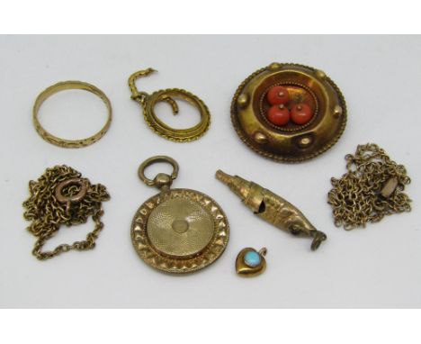 Mixed lot of gold and yellow metal jewellery to include a 9ct chain, engine turned locket, target brooch and an engraved wedd