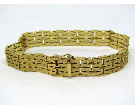 A vintage 18ct gate link bracelet with burnished finish, 30.3g