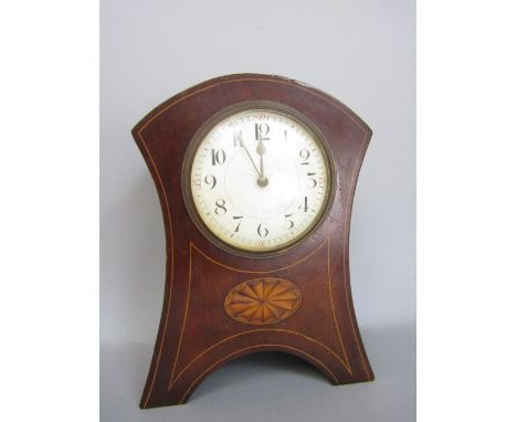 Edwardian walnut and boxwood inlaid mantel clock of shaped form, 22cm high