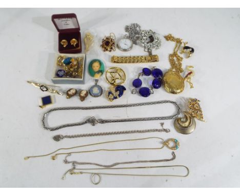 A collection of vintage costume jewellery to include a silver bracelet with padlock and safety chain, a silver Wedgwood Jaspe