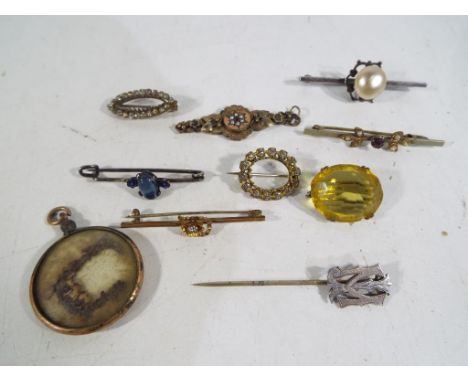 A quantity of vintage brooches and stick pins to include some silver, diamante and pearl