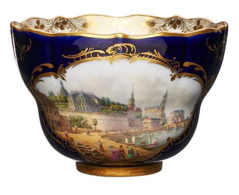 Gr. Tasse "Brühl'sche Terrasse in Dresden",Meissen um 1890. Glockenförm. Tasse in Form "Neuer Ausschnitt" m. geschweifter Lip