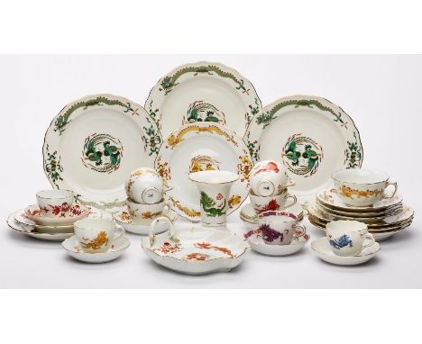 Kl. Konvolut Serviceteile, Meissen 20. Jh.Meist II. Wahl. Dekor "Drache" u. "Mingdrache" in versch. Farben (teils m. Überdeko