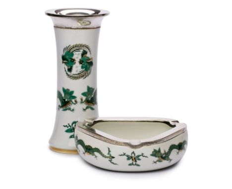 Satz von Vase und gr. Ascher,Meissen um 1940. "Drachendekor" in Grün, Goldstaffage. Jew. m. glatter Sterlingsilber-Randauflag