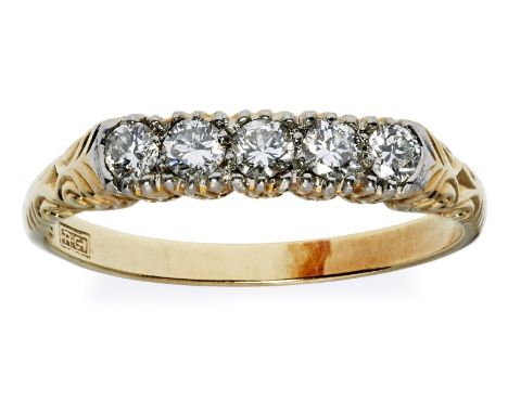 Brillant-Ring.14 kt GG/WG, besetzt m. 5 kl. Brillanten v. zus. ca. 0,30 ct in schmaler WG-Fassung. Schmale GG-Ringschiene inn