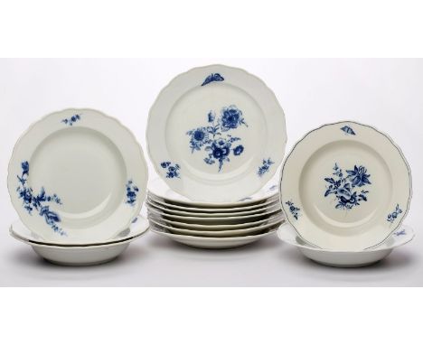 Satz von Suppen- und Speisetellern,Meissen Ende 19. Jh. - 1962. Meist II. Wahl. Dekor "Blaue Blume" auf Form "Neuer Ausschnit