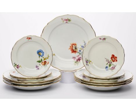 Satz von 7 gr. und 6 kl. Tellern,Meissen um 1900 - Mitte 20. Jh. Teils II. Wahl. Dekor "Feldblume" auf Form "Neuer Ausschnitt