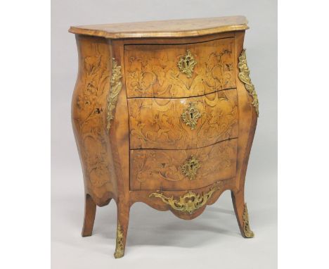A GOOD SMALL 19TH CENTURY, NORTH ITALIAN ROSEWOOD AND MARQUETRY BOMBE THREE DRAWER COMMODE, the top, sides and drawer fronts 