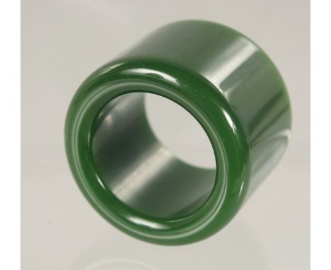 A PLAIN CHINESE JADE ARCHERS RING.