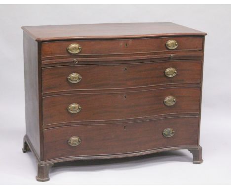 A RARE 18TH CENTURY AMERICAN SERPENTINE FRONT COMMODE, pine lined with a large oval to the top, long frieze drawer over a bru