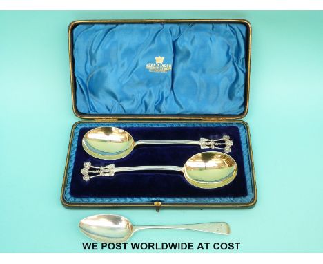 A cased pair of Art Nouveau hallmarked silver spoons with part gilt decoration, Sheffield 1906 maker Harrison Brothers & Hows