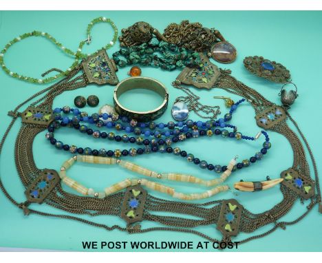 A large white metal belt with enamel, cloisonne necklaces, Eastern jewellery, ceramic pendant, yellow metal Chinese character