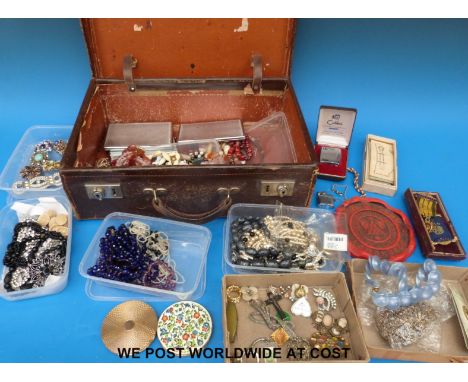A collection of items to include cigarette cases, costume jewellery, rose quartz, agate and ivory necklaces, Art Deco style b