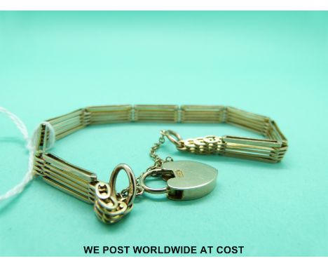 A 9ct gold gate link bracelet (10.6g)