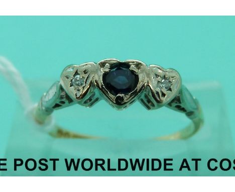 An 18ct gold ring set with a sapphire and two diamonds in a platinum heart setting (size M)