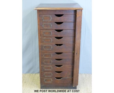 An early 20thC mahogany Wellington filing cabinet/ haberdashery shop fitting drawer unit (W54 x D46 x H108cm)