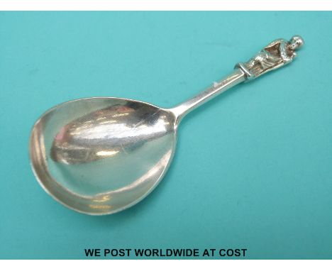 A Victorian hallmarked silver apostle caddy spoon, London 1872 maker Henry Holland, length 9.5cm (14g)