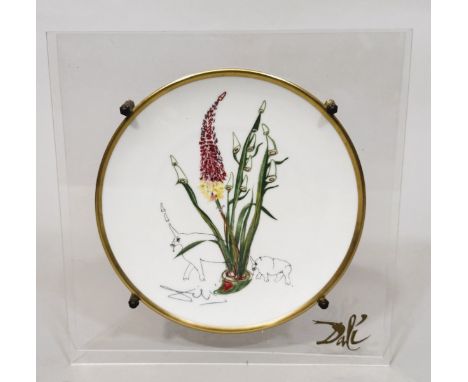 Salvador DALI (1904-1989). « Kniphofia Aphrodissaca ». 1981-1983. Assiette réalisée en porcelaine, peint en polychromie, avec