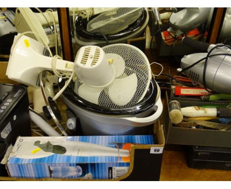 Parcel of small household electrics - shredder, blender, slow cooker and a small parcel of garage tools E/T