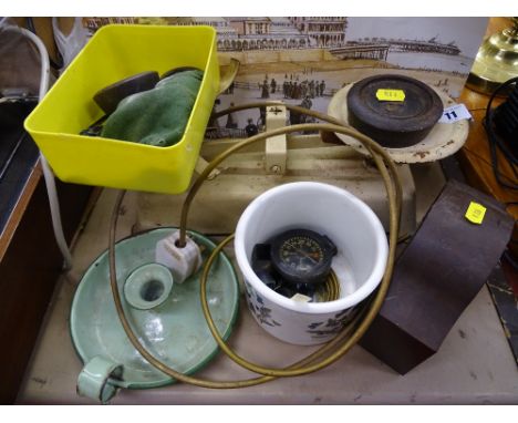 Mixed parcel of weighing scales and weights (some missing), small mantel clock, brass effect electric lamp etc E/T