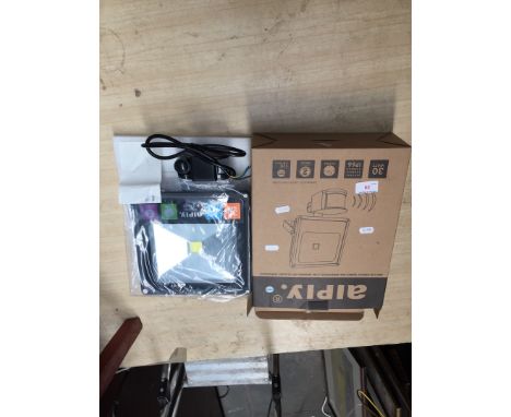 Boxed security light 