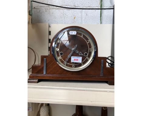 Deco style mantle clock - with pendelum and key 